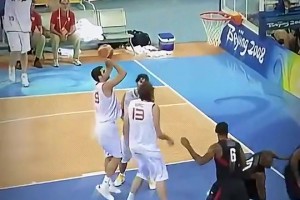 极致体验！小加索尔一个回合同时被詹韦科三人一起封盖！